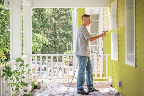 Подрядчики необходимы для оказания услуг по покраске дома